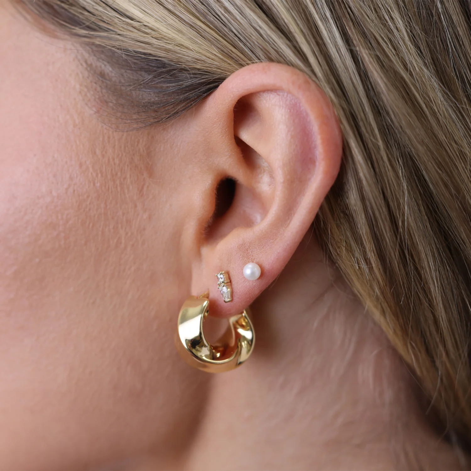Thick Twist Hoop Earrings - Image 2